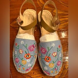 Talbots Size 8 Light Chambray Izzy Sandals-NEW